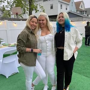 Meet your Posher, Yenny